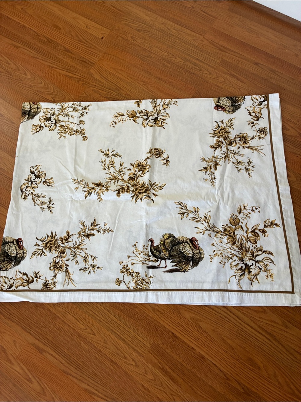 William Sonoma turkey tablecloth rectangular 70” x 90”